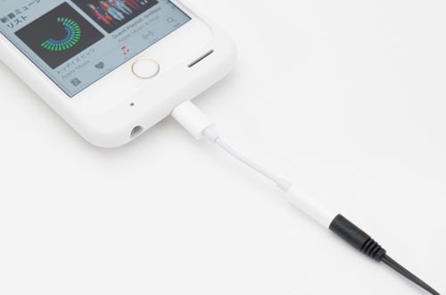 iPhoneの「Smart Battery Case」に「Lightning - 3.5mmヘッドフォンジャックアダプタ」を接続する