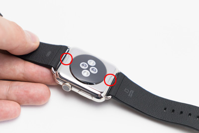 Apple Watch本体背面の「バンド・リリース・ボタン」を押してバンド(ベルト)を脱着可能