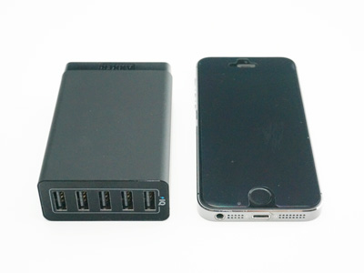 Anker 40W 5ポート USB急速充電器　iPhone 5sとの比較