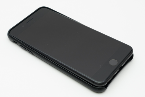 iPhone 7 シリコンケースをiPhone 7に装着する