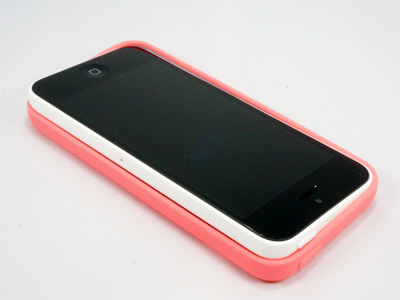 iPhone 5c CaseをiPhone 5cに装着する