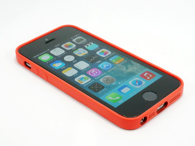 iPhone 5c CaseをiPhone 5cに装着する