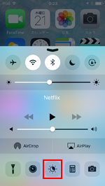iPod touchでコントロールセンターの「Night Shift」アイコンをタップする