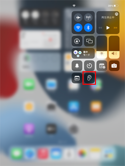 iPadのコントロールセンターから「聴覚」アイコンをタップする