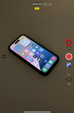iPadのカメラでフラッシュアイコンをタップする