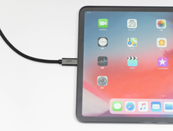 iPadに「USB-C HDMI 変換ケーブル」を接続する