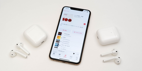 iPhoneと2台の「AirPods」を同時接続して音楽や動画の音声を聞く