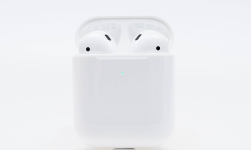 AirPodsをケースに収納して充電する