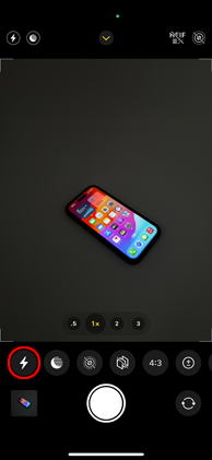 iPhoneのカメラでフラッシュを常に発光する