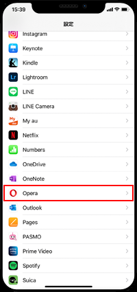 iPhoneでの設定画面から「Opera」を選択する