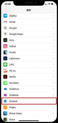 iPhoneでの設定画面から「Outlook」を選択する
