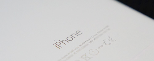iPhoneの本体背面に製造番号(IMEI)が記載されている