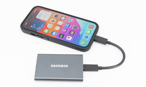 USB-Cポート搭載のiPhoneにUSB-Cコネクタ/ケーブルの外部ストレージを接続する