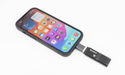 USB-Cポート搭載のiPhoneにUSB-Aコネクタ/ケーブルの外部ストレージを接続する