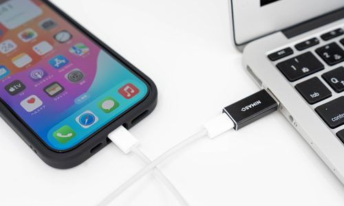 USB-C⇔HDMI変換アダプタを利用してiPhoneをHDMI経由でテレビ/外部ディスプレイと接続する