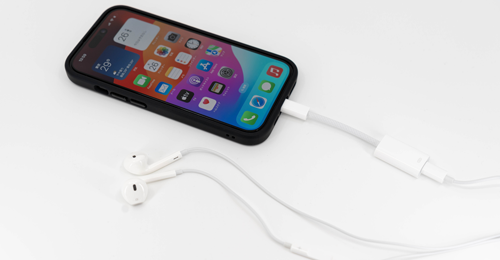 USB-C(USB Type-C)搭載iPhoneにLightningコネクタのイヤフォン/ヘッドフォンを接続・使用する