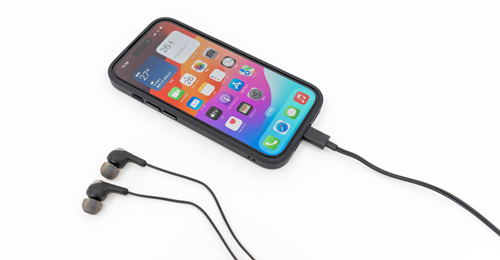 USB-C(USB Type-C)搭載iPhoneに有線でイヤフォン/ヘッドフォンを接続する