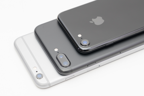 iPhone 7/7 Plusの新色「ジェットブラック」と「ブラック」の比較 